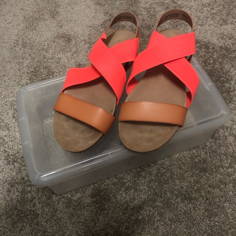 Women 7.5 sandals